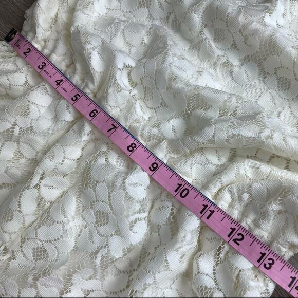 Miami cream lace romper size medium - Picture 8 of 9
